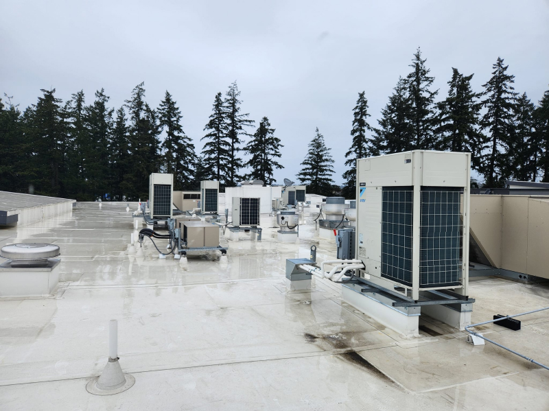 multiple Daikin units on top of commercial building